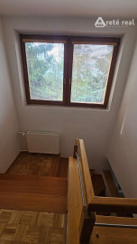 ARETÉ REAL- Predaj 4 izbového rodinného domu vo Svätom Jure, parkovacie miesto, záhrada, kúpou voľný