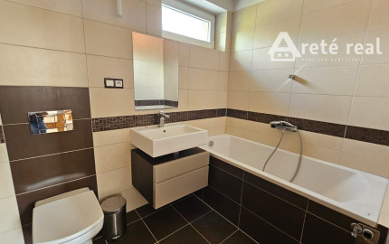 ARETÉ REAL- Predaj 4 izbového rodinného domu vo Svätom Jure, parkovacie miesto, záhrada, kúpou voľný