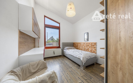 ARETÉ REAL – PREDAJ 4 -IZBOVÉHO RODINNÉHO DOMU S MNOHÝM PRÍSLUŠENSTVOM, BUDMERICE, PODHÁJSKA