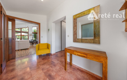 ARETÉ REAL – PREDAJ 4 -IZBOVÉHO RODINNÉHO DOMU S MNOHÝM PRÍSLUŠENSTVOM, BUDMERICE, PODHÁJSKA