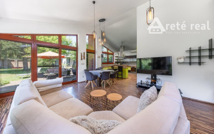 ARETÉ REAL – PREDAJ 4 -IZBOVÉHO RODINNÉHO DOMU S MNOHÝM PRÍSLUŠENSTVOM, BUDMERICE, PODHÁJSKA