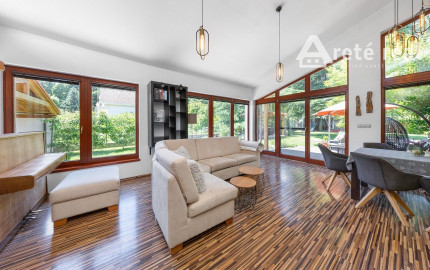 ARETÉ REAL – PREDAJ 4 -IZBOVÉHO RODINNÉHO DOMU S MNOHÝM PRÍSLUŠENSTVOM, BUDMERICE, PODHÁJSKA