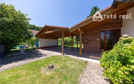 ARETÉ REAL – PREDAJ 4 -IZBOVÉHO RODINNÉHO DOMU S MNOHÝM PRÍSLUŠENSTVOM, BUDMERICE, PODHÁJSKA