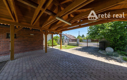 ARETÉ REAL – PREDAJ 4 -IZBOVÉHO RODINNÉHO DOMU S MNOHÝM PRÍSLUŠENSTVOM, BUDMERICE, PODHÁJSKA
