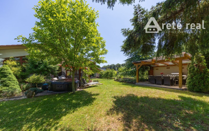 ARETÉ REAL – PREDAJ 4 -IZBOVÉHO RODINNÉHO DOMU S MNOHÝM PRÍSLUŠENSTVOM, BUDMERICE, PODHÁJSKA