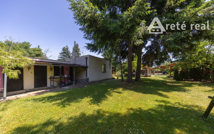 ARETÉ REAL – PREDAJ 4 -IZBOVÉHO RODINNÉHO DOMU S MNOHÝM PRÍSLUŠENSTVOM, BUDMERICE, PODHÁJSKA