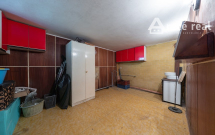 ARETÉ REAL – PREDAJ 4 -IZBOVÉHO RODINNÉHO DOMU S MNOHÝM PRÍSLUŠENSTVOM, BUDMERICE, PODHÁJSKA