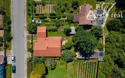 ARETÉ REAL – PREDAJ 4 -IZBOVÉHO RODINNÉHO DOMU S MNOHÝM PRÍSLUŠENSTVOM, BUDMERICE, PODHÁJSKA