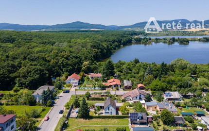 ARETÉ REAL – PREDAJ 4 -IZBOVÉHO RODINNÉHO DOMU S MNOHÝM PRÍSLUŠENSTVOM, BUDMERICE, PODHÁJSKA