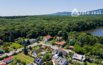 ARETÉ REAL – PREDAJ 4 -IZBOVÉHO RODINNÉHO DOMU S MNOHÝM PRÍSLUŠENSTVOM, BUDMERICE, PODHÁJSKA