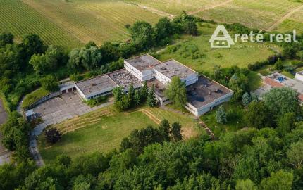 ARETÉ REAL - INVESTIČNÁ PRÍLEŽITOSŤ "PREDAJ BUDOVY S MNOHÝMI MOŽNOSŤAMI VYUŽITIA, LIMBACH, POTOČNÁ"