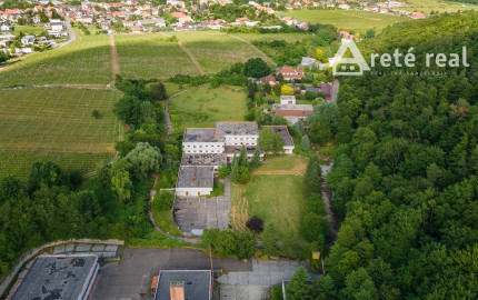 ARETÉ REAL - INVESTIČNÁ PRÍLEŽITOSŤ "PREDAJ BUDOVY S MNOHÝMI MOŽNOSŤAMI VYUŽITIA, LIMBACH, POTOČNÁ"