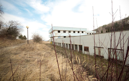 ARETÉ REAL - INVESTIČNÁ PRÍLEŽITOSŤ "PREDAJ BUDOVY S MNOHÝMI MOŽNOSŤAMI VYUŽITIA, LIMBACH, POTOČNÁ"