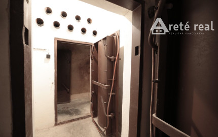 ARETÉ REAL - INVESTIČNÁ PRÍLEŽITOSŤ "PREDAJ BUDOVY S MNOHÝMI MOŽNOSŤAMI VYUŽITIA, LIMBACH, POTOČNÁ"