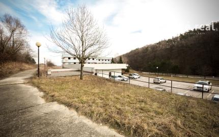 ARETÉ REAL - INVESTIČNÁ PRÍLEŽITOSŤ "PREDAJ BUDOVY S MNOHÝMI MOŽNOSŤAMI VYUŽITIA, LIMBACH, POTOČNÁ"