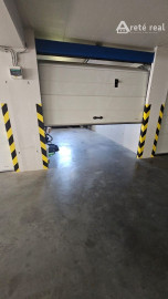 Areté real - Predaj veľmi pekného, priestranného 2-izbového tehlového bytu so zaskleným balkónom s pekným výhľadom v novostavbe na ul. Muškátová v Pezinku