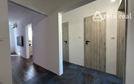 ARETÉ REAL – PRIESTRANNÝ KLIMATIZOVANÝ 3-IZBOVÝ BYT S LODŽIOU, PEZINOK, LACA NOVOMESKÉHO