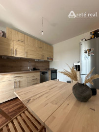 ARETÉ REAL – PRIESTRANNÝ KLIMATIZOVANÝ 3-IZBOVÝ BYT S LODŽIOU, PEZINOK, LACA NOVOMESKÉHO