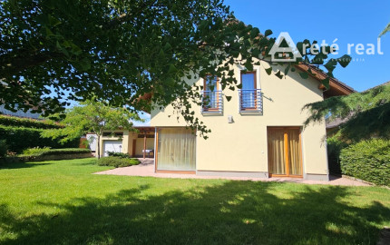 Areté real - Predaj veľmi pekného, výborne dispozične riešeného 5-izbového rodinného domu s garážou vo vyhľadávanej lokalite, obec Limbach, ul. Pri Kockách