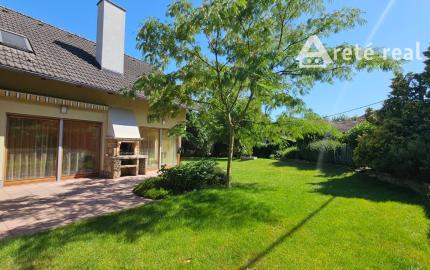 Areté real - Predaj veľmi pekného, výborne dispozične riešeného 5-izbového rodinného domu s garážou vo vyhľadávanej lokalite, obec Limbach, ul. Pri Kockách