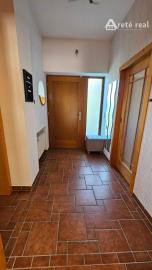 Areté real - Predaj veľmi pekného, výborne dispozične riešeného 5-izbového rodinného domu s garážou vo vyhľadávanej lokalite, obec Limbach, ul. Pri Kockách