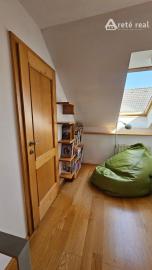 Areté real - Predaj veľmi pekného, výborne dispozične riešeného 5-izbového rodinného domu s garážou vo vyhľadávanej lokalite, obec Limbach, ul. Pri Kockách