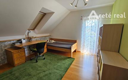 Areté real - Predaj veľmi pekného, výborne dispozične riešeného 5-izbového rodinného domu s garážou vo vyhľadávanej lokalite, obec Limbach, ul. Pri Kockách