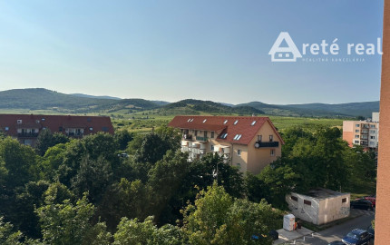 ARETÉ REAL – PRIESTRANNÝ 3-IZBOVÝ BYT S LODŽIOU A NÁDHERNÝM VÝHĽADOM, PEZINOK, SVATOPLUKOVA