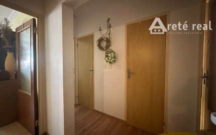 ARETÉ REAL – PRIESTRANNÝ 3-IZBOVÝ BYT S LODŽIOU A NÁDHERNÝM VÝHĽADOM, PEZINOK, SVATOPLUKOVA