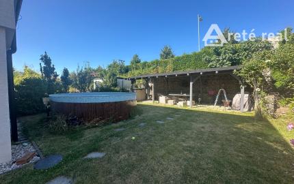 ARETÉ REAL – PRENÁJOM ZARIADENÉHO BYTU SO ZARIADENOU ZÁHRADOU A BAZÉNOM, PARKOVANÍM, PEZINOK, ŠTEBERLOVA