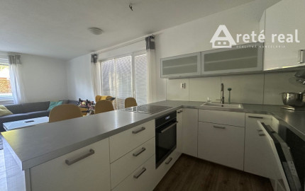 ARETÉ REAL – PRENÁJOM ZARIADENÉHO BYTU SO ZARIADENOU ZÁHRADOU A BAZÉNOM, PARKOVANÍM, PEZINOK, ŠTEBERLOVA