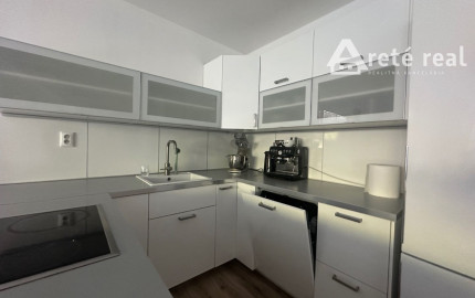 ARETÉ REAL – PRENÁJOM ZARIADENÉHO BYTU SO ZARIADENOU ZÁHRADOU A BAZÉNOM, PARKOVANÍM, PEZINOK, ŠTEBERLOVA