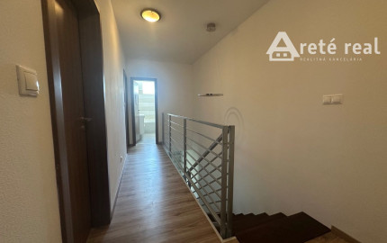 ARETÉ REAL – PRENÁJOM ZARIADENÉHO BYTU SO ZARIADENOU ZÁHRADOU A BAZÉNOM, PARKOVANÍM, PEZINOK, ŠTEBERLOVA