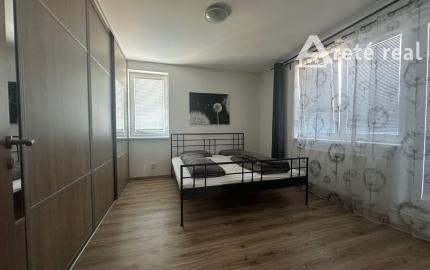 ARETÉ REAL – PRENÁJOM ZARIADENÉHO BYTU SO ZARIADENOU ZÁHRADOU A BAZÉNOM, PARKOVANÍM, PEZINOK, ŠTEBERLOVA