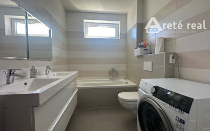 ARETÉ REAL – PRENÁJOM ZARIADENÉHO BYTU SO ZARIADENOU ZÁHRADOU A BAZÉNOM, PARKOVANÍM, PEZINOK, ŠTEBERLOVA