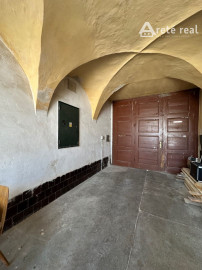 ARETÉ REAL – PREDAJ STAVEBNÉHO POZEMKU S VINOHRADNÍCKYM  DOMOM A NEBYTOVOU BUDOVOU V CENTRE MODRY, ŠTÚROVA