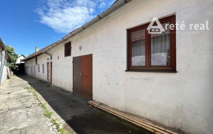 ARETÉ REAL – PREDAJ STAVEBNÉHO POZEMKU S VINOHRADNÍCKYM  DOMOM A NEBYTOVOU BUDOVOU V CENTRE MODRY, ŠTÚROVA