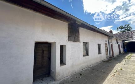 ARETÉ REAL – PREDAJ STAVEBNÉHO POZEMKU S VINOHRADNÍCKYM  DOMOM A NEBYTOVOU BUDOVOU V CENTRE MODRY, ŠTÚROVA