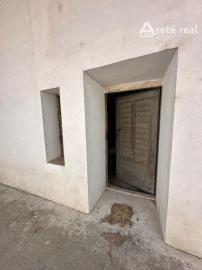 ARETÉ REAL – PREDAJ STAVEBNÉHO POZEMKU S VINOHRADNÍCKYM  DOMOM A NEBYTOVOU BUDOVOU V CENTRE MODRY, ŠTÚROVA