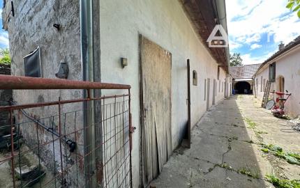 ARETÉ REAL – PREDAJ STAVEBNÉHO POZEMKU S VINOHRADNÍCKYM  DOMOM A NEBYTOVOU BUDOVOU V CENTRE MODRY, ŠTÚROVA