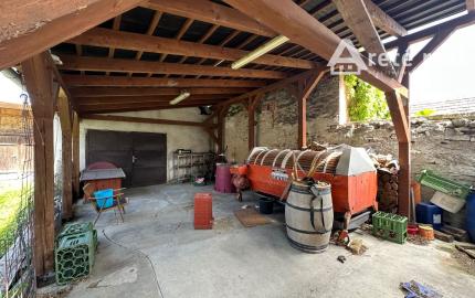 ARETÉ REAL – PREDAJ STAVEBNÉHO POZEMKU S VINOHRADNÍCKYM  DOMOM A NEBYTOVOU BUDOVOU V CENTRE MODRY, ŠTÚROVA