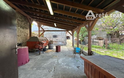 ARETÉ REAL – PREDAJ STAVEBNÉHO POZEMKU S VINOHRADNÍCKYM  DOMOM A NEBYTOVOU BUDOVOU V CENTRE MODRY, ŠTÚROVA