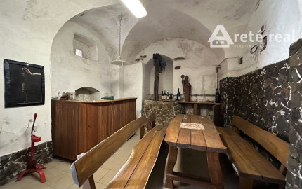 ARETÉ REAL – PREDAJ VINOHRADNÍCKEHO RODINNÉHO DOMU S NEBYTOVOU BUDOVOU V CENTRE MODRY, ŠTÚROVA