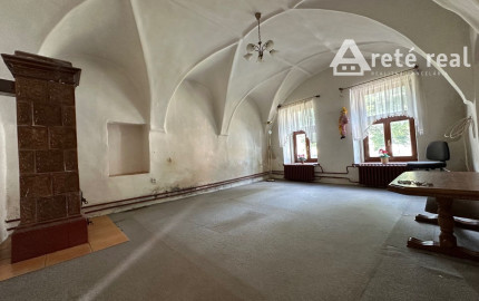 ARETÉ REAL – PREDAJ VINOHRADNÍCKEHO RODINNÉHO DOMU S NEBYTOVOU BUDOVOU V CENTRE MODRY, ŠTÚROVA