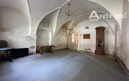 ARETÉ REAL – PREDAJ VINOHRADNÍCKEHO RODINNÉHO DOMU S NEBYTOVOU BUDOVOU V CENTRE MODRY, ŠTÚROVA