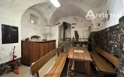 ARETÉ REAL – PREDAJ STAVEBNÉHO POZEMKU S VINOHRADNÍCKYM  DOMOM A NEBYTOVOU BUDOVOU V CENTRE MODRY, ŠTÚROVA