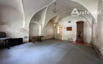 ARETÉ REAL – PREDAJ STAVEBNÉHO POZEMKU S VINOHRADNÍCKYM  DOMOM A NEBYTOVOU BUDOVOU V CENTRE MODRY, ŠTÚROVA