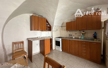 ARETÉ REAL – PREDAJ STAVEBNÉHO POZEMKU S VINOHRADNÍCKYM  DOMOM A NEBYTOVOU BUDOVOU V CENTRE MODRY, ŠTÚROVA