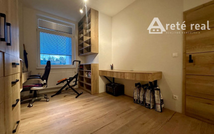 ARETÉ REAL - PREDAJ 3-IZBOVÉHO BYTU S TERASOU. ZÁHRADKOU A PARKOVACÍM STÁTÍM V NOVOSTAVBE SEVERKA, PEZINOK, SUVOROVOVA