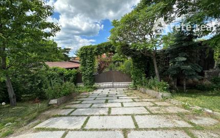 ARETÉ REAL – PREDAJ POLYFUNKČNEJ BUDOVY SO SKLADOVOU HALOU V CENTRE PEZINKA, JESENSKÉHO